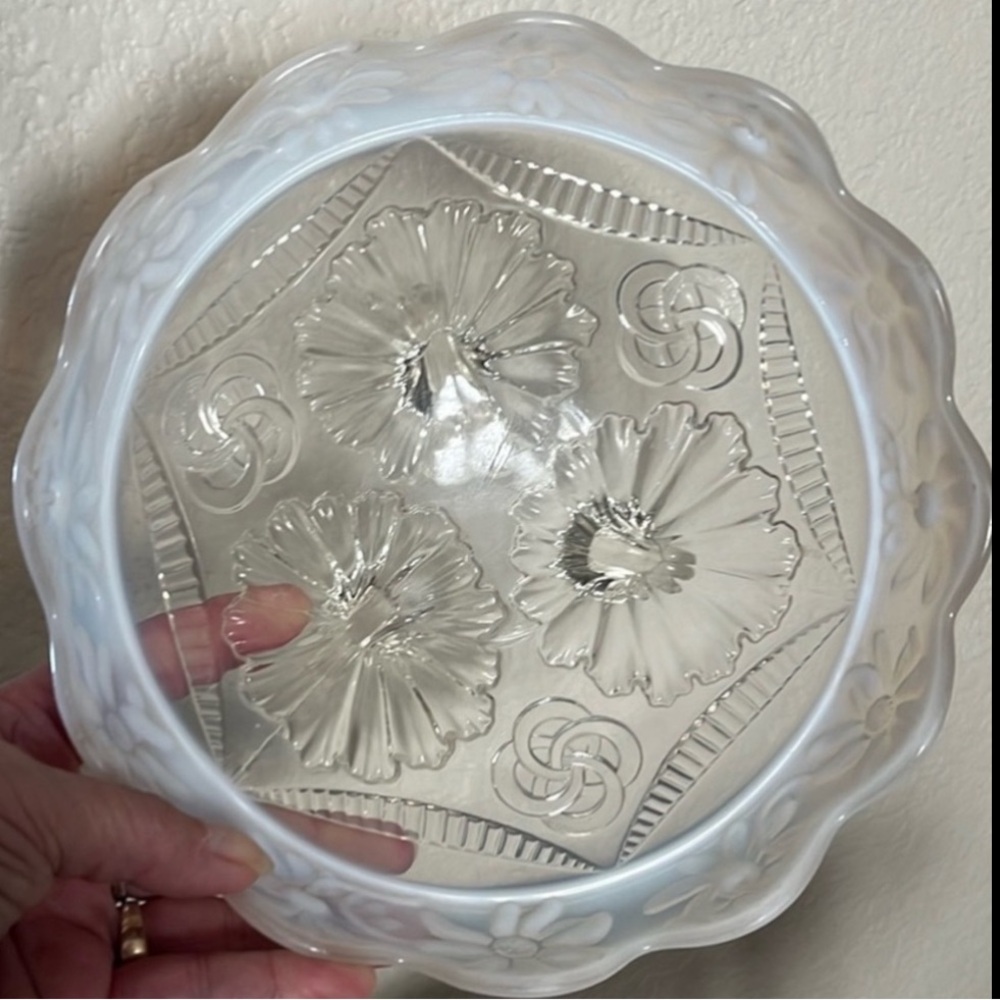 Antique Northwood Ruffles & Rings Daisies Celtic Knots Opalescent bowl